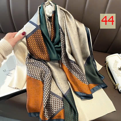 24HA289.26 - KHĂN LỤA CHOÀNG