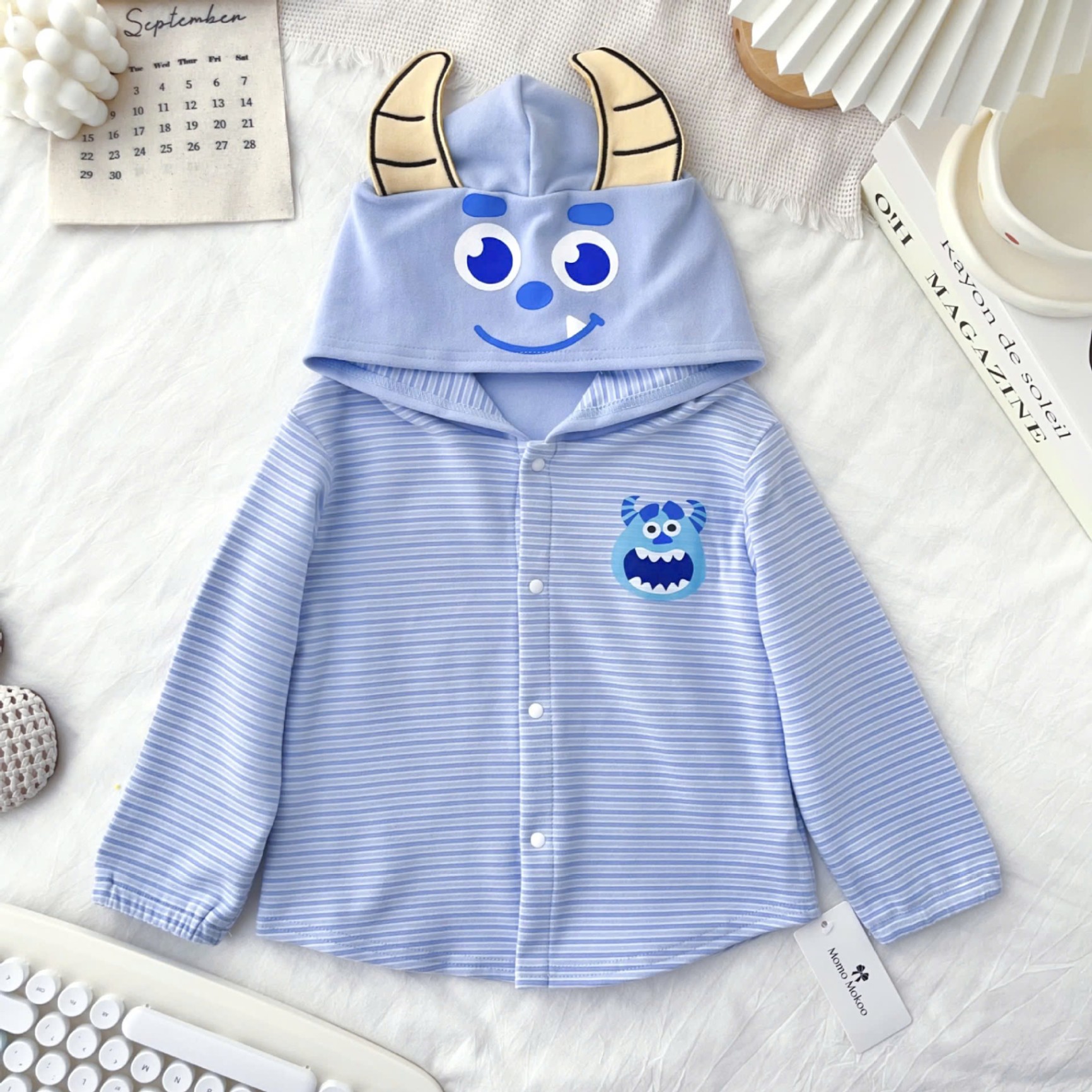 24HA2310.24 - ÁO CARDIGAN KẺ CÓ MŨ HOẠT HÌNH CHO BÉ