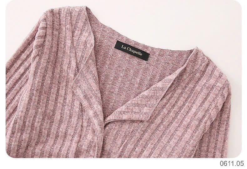 24HA0611.05 - ÁO LEN CỔ HỞ ÔM DÁNG LA CHAPELEE
