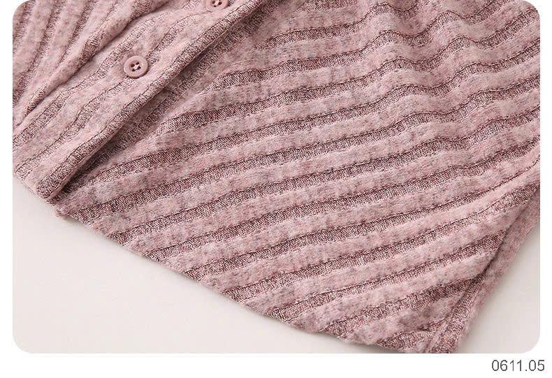 24HA0611.05 - ÁO LEN CỔ HỞ ÔM DÁNG LA CHAPELEE