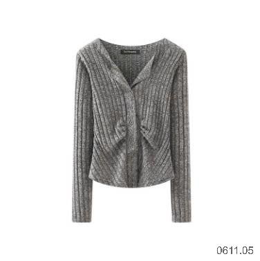 24HA0611.05 - ÁO LEN CỔ HỞ ÔM DÁNG LA CHAPELEE