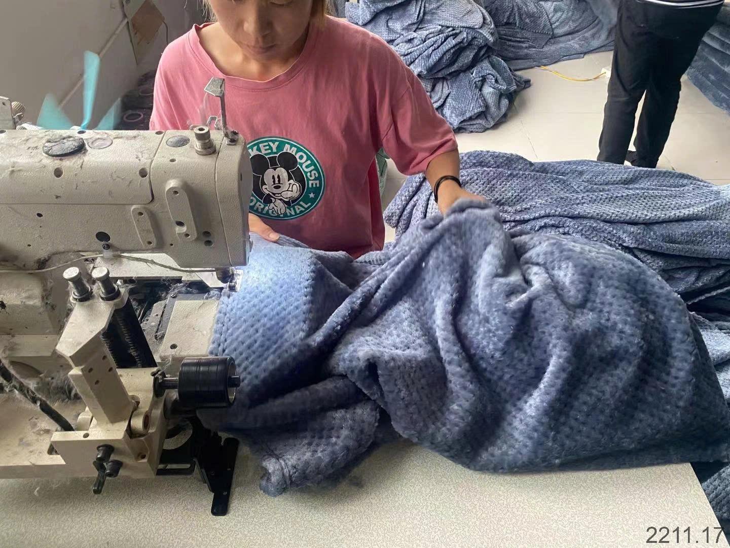 24HA2211.17 - CHĂN LÔNG CỪU LÚA MÌ