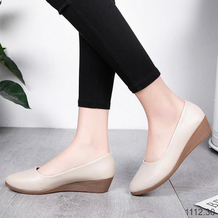 24HA1112.30 - GIÀY ĐẾ XUỒNG DA LÌ NỮ