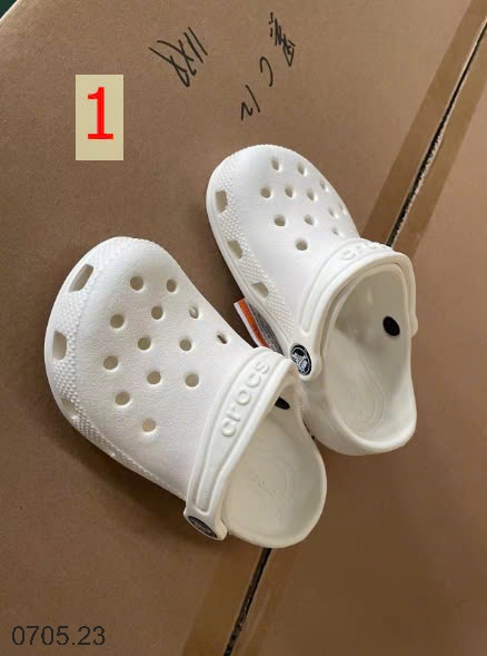 25HA0705.23 - SỤC CROCS LỖ CHO BÉ YÊU
