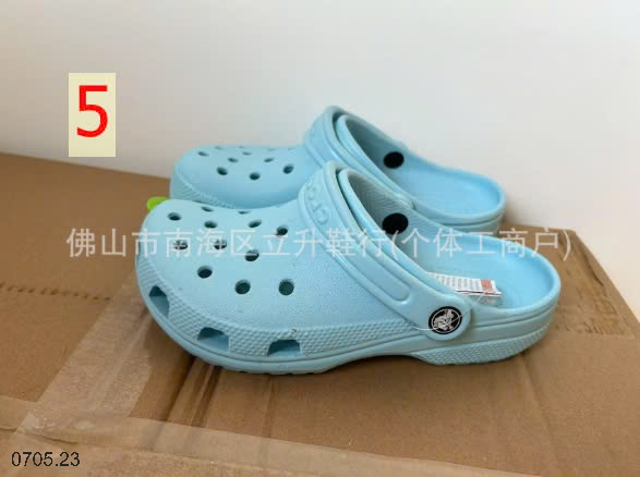 25HA0705.23 - SỤC CROCS LỖ CHO BÉ YÊU