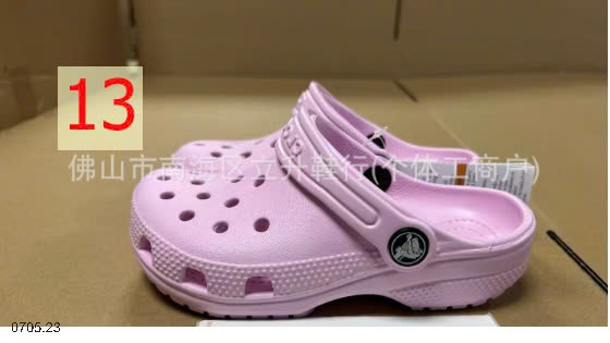 25HA0705.23 - SỤC CROCS LỖ CHO BÉ YÊU