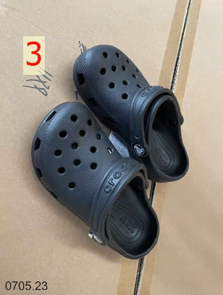 25HA0705.23 - SỤC CROCS LỖ CHO BÉ YÊU