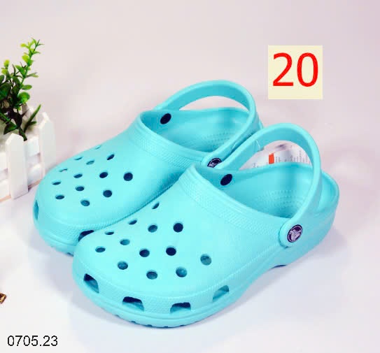 25HA0705.23 - SỤC CROCS LỖ CHO BÉ YÊU