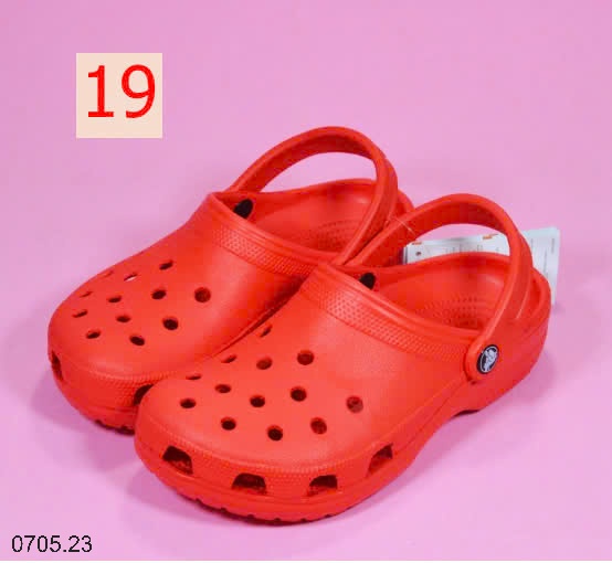 25HA0705.23 - SỤC CROCS LỖ CHO BÉ YÊU