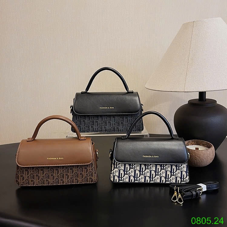25HA0805.24 - TÚI XÁCH TAY IN CHỮ