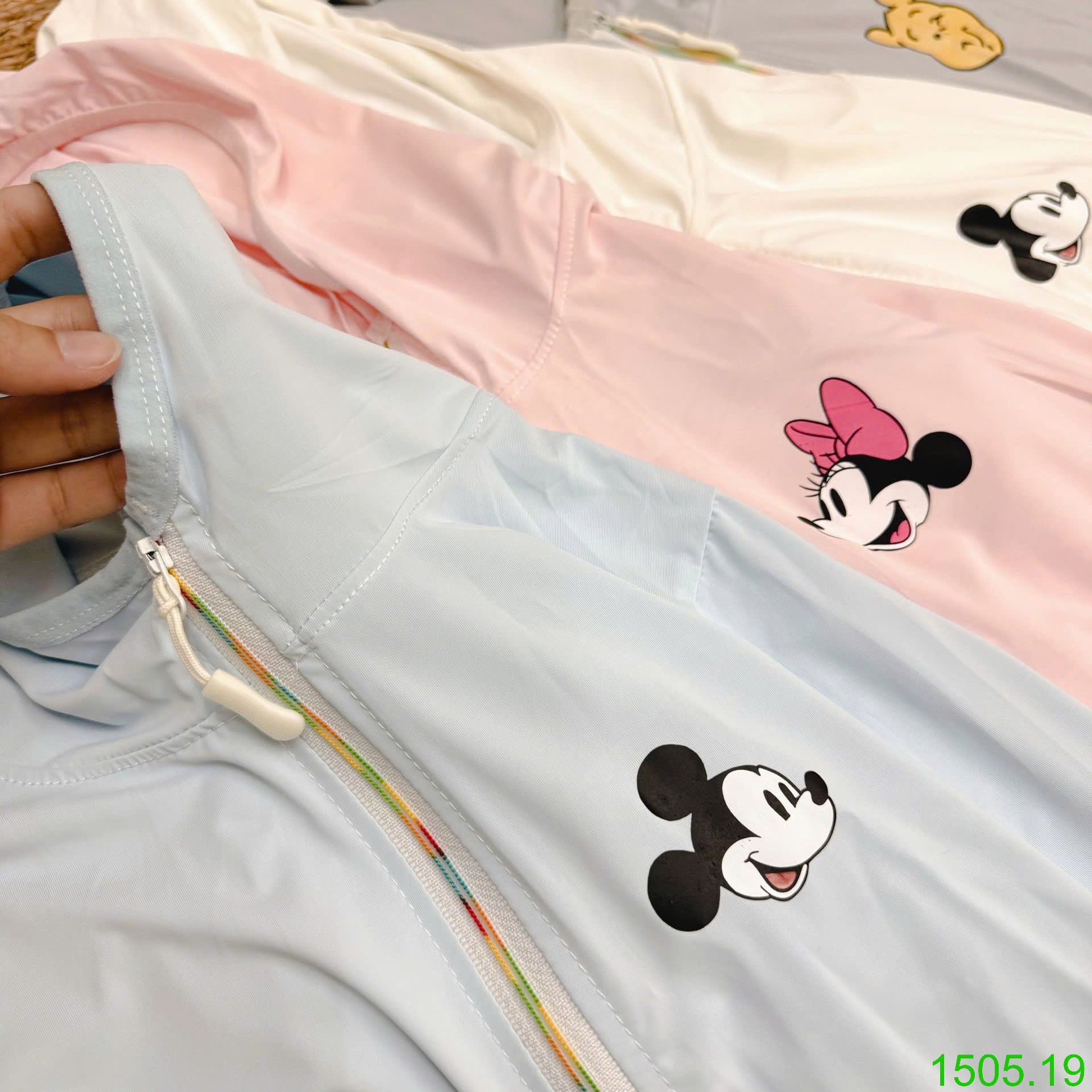 25HA1505.19 - ÁO CHỐNG NẮNG MICKEY, GẤU POOH CHO BÉ