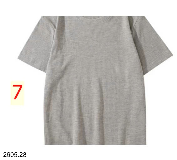 25HA2605.28 - SET 2 ÁO PHÔNG MJ UNIQLO