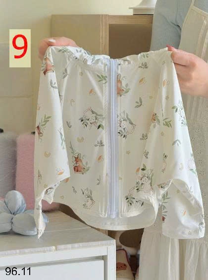 25HA96.11 - ÁO NẮNG LỤA BĂNG HOẠT HÌNH CHO BÉ