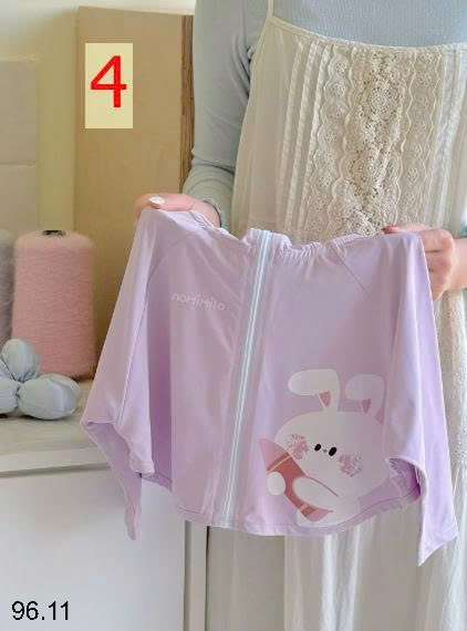 25HA96.11 - ÁO NẮNG LỤA BĂNG HOẠT HÌNH CHO BÉ