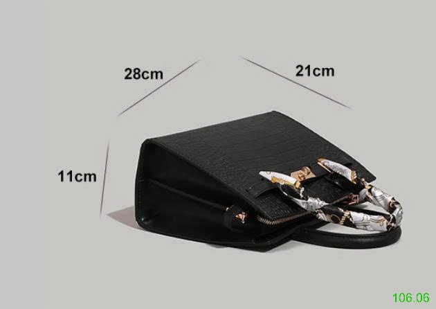25HA106.06 - TÚI XÁCH VÂN CÁ SẤU CAO CẤP HÃNG UR