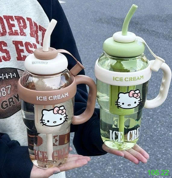 25HA106.22 - BÌNH UỐNG NƯỚC HELLO KITTY SIÊU XINH