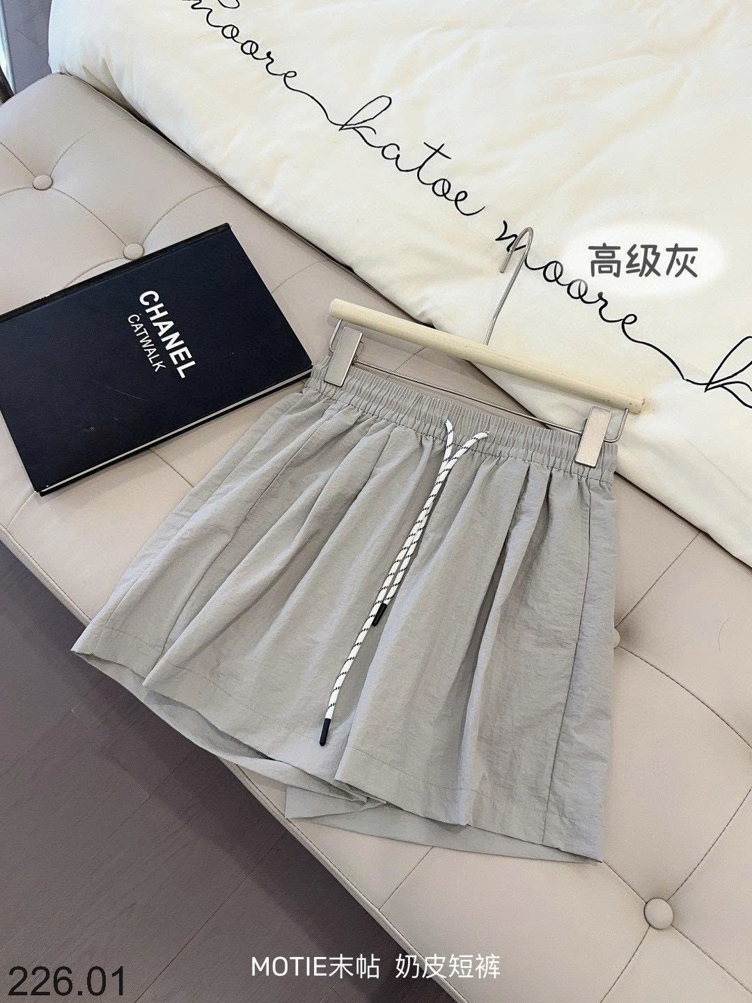 25HA226.01 - QUẦN SHORT MOTIE CHO NỮ