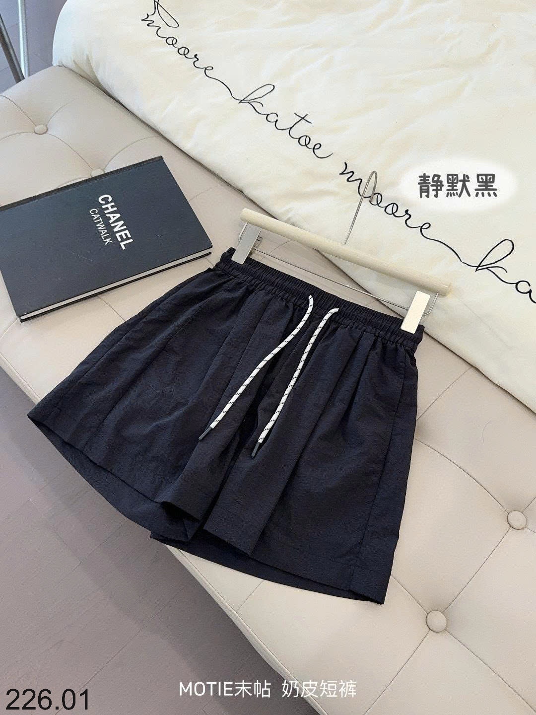 25HA226.01 - QUẦN SHORT MOTIE CHO NỮ