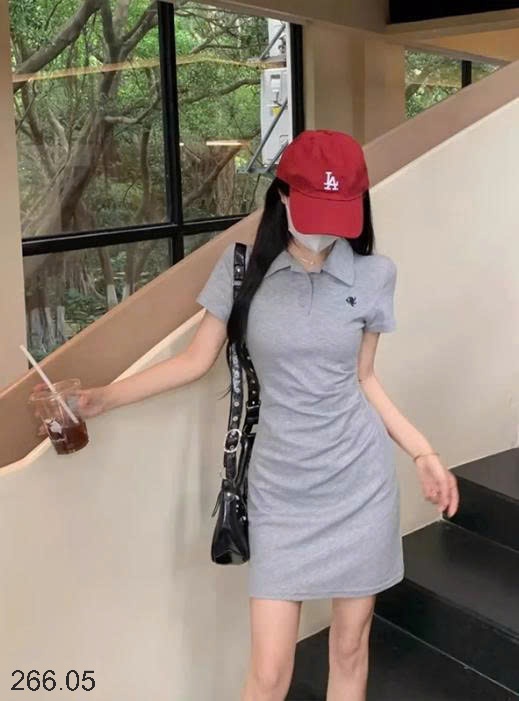 25HA266.05 - VÁY POLO THÊU HÃNG MOSESQUEEN