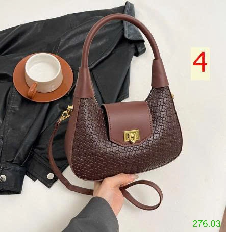 25HA276.03 - TÚI XÁCH TAY LƯỠI LIỀM NỮ