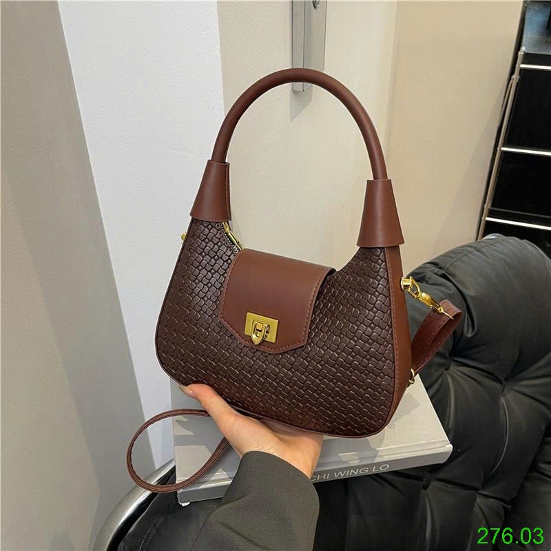 25HA276.03 - TÚI XÁCH TAY LƯỠI LIỀM NỮ