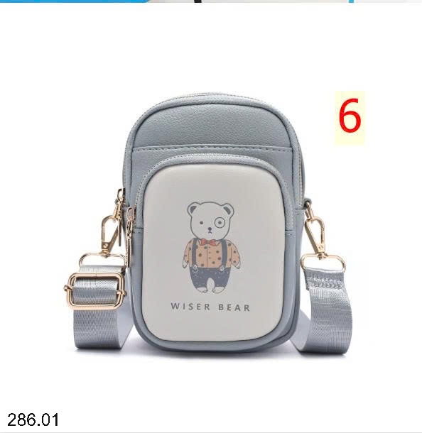 25HA286.01 - TÚI ĐEO VAI MINI NỮ HỌA TIẾT GẤU WISER BEAR