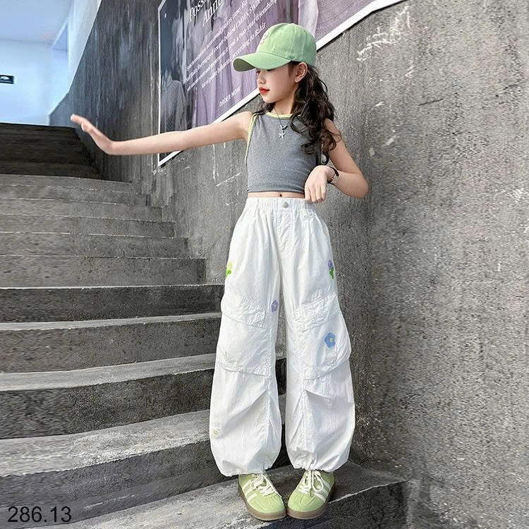 25HA286.13 - QUẦN ỐNG RỘNG TÚI HỘP BÉ GÁI THÊU HOA