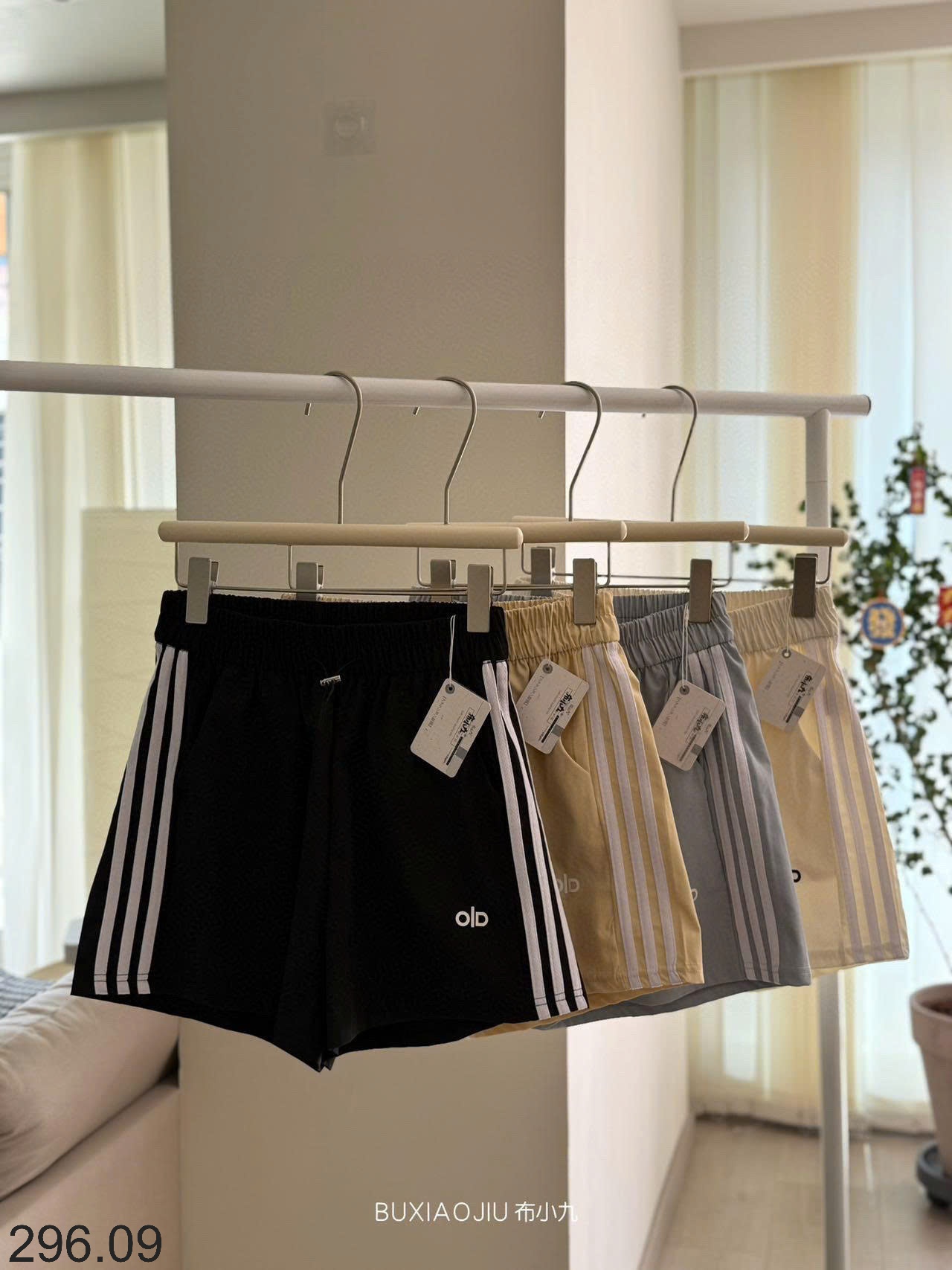 25HA296.09 - QUẦN SHORT KẺ NỮ THỂ THAO