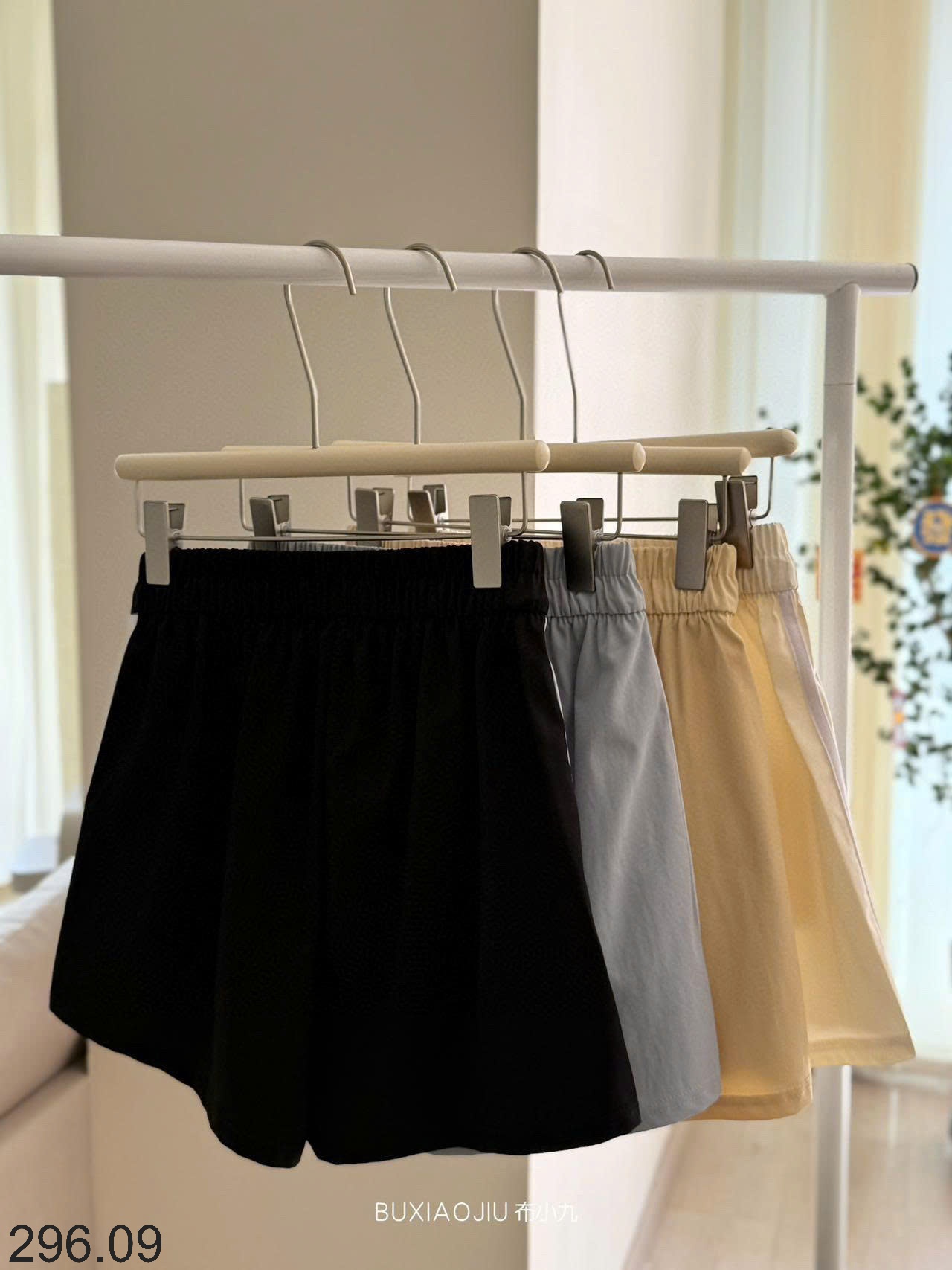 25HA296.09 - QUẦN SHORT KẺ NỮ THỂ THAO