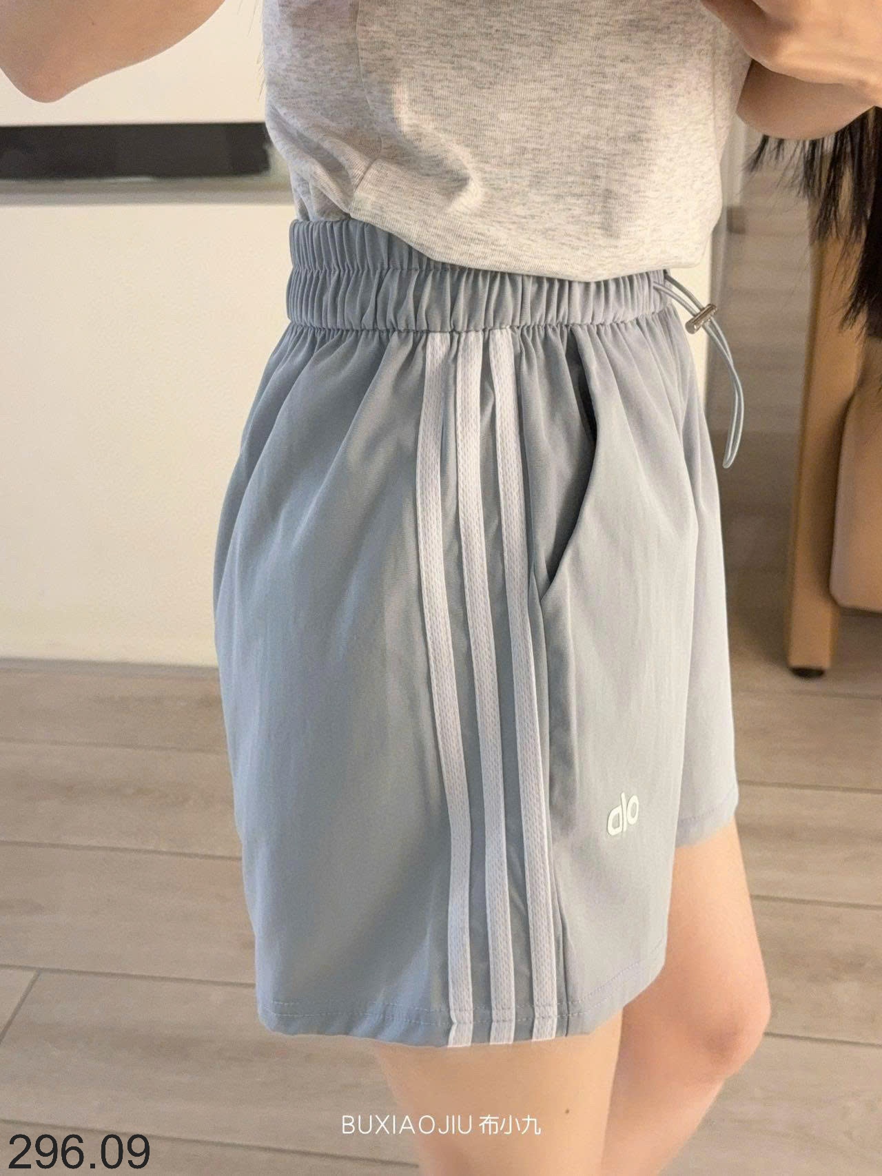 25HA296.09 - QUẦN SHORT KẺ NỮ THỂ THAO