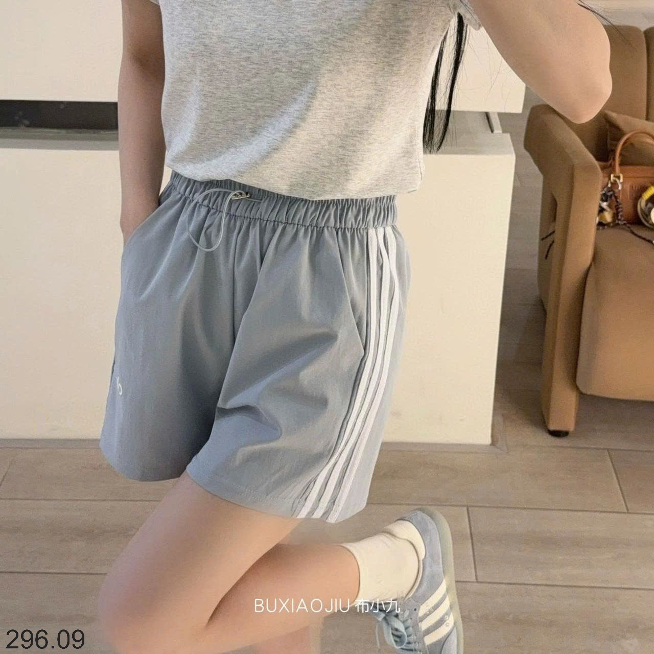 25HA296.09 - QUẦN SHORT KẺ NỮ THỂ THAO