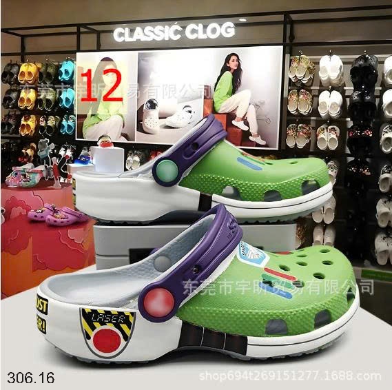 25HA306.16 - SỤC CROCS HỌA TIẾT