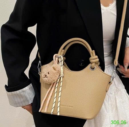 25HA306.06 - TÚI XÁCH XÔ MÓC GẤU XINH YÊU