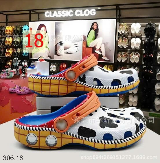 25HA306.16 - SỤC CROCS HỌA TIẾT