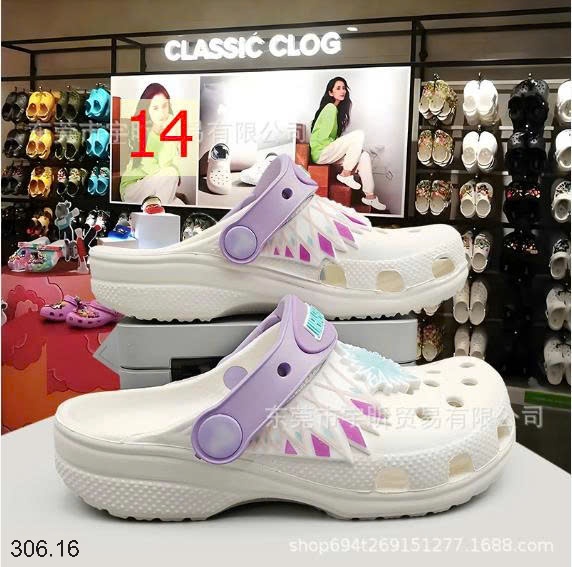 25HA306.16 - SỤC CROCS HỌA TIẾT