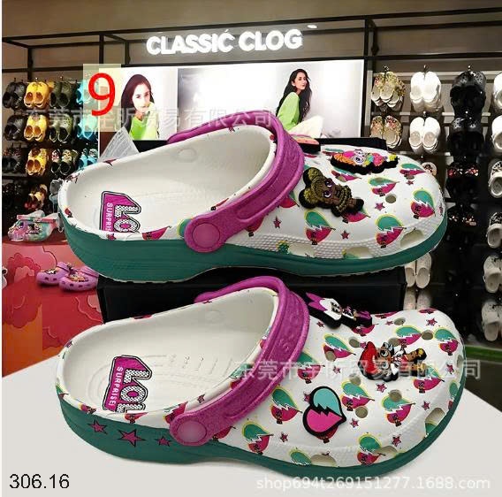 25HA306.16 - SỤC CROCS HỌA TIẾT