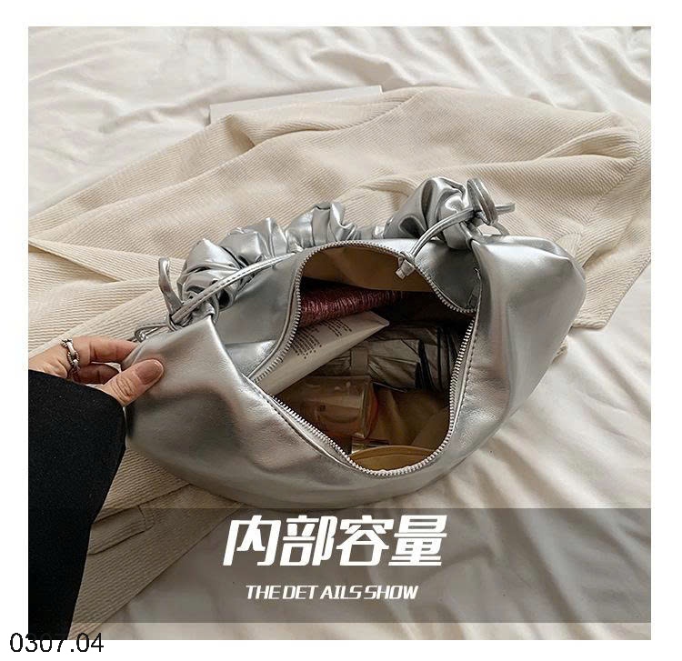 25HA0307.04 - TÚI ĐEO CHÉO GẮN NƠ