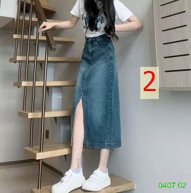 25HA0407.02 - CHÂN VÁY JEAN CHỮ A DÁNG DÀI XẺ TRƯỚC