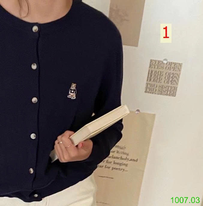 25HA1007.03 - ÁO LEN CARDIGAN NỮ THÊU HÌNH GẤU