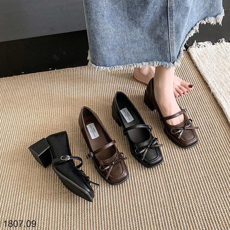 25HA1807.09 - GIÀY NƠ GÓT VUÔNG