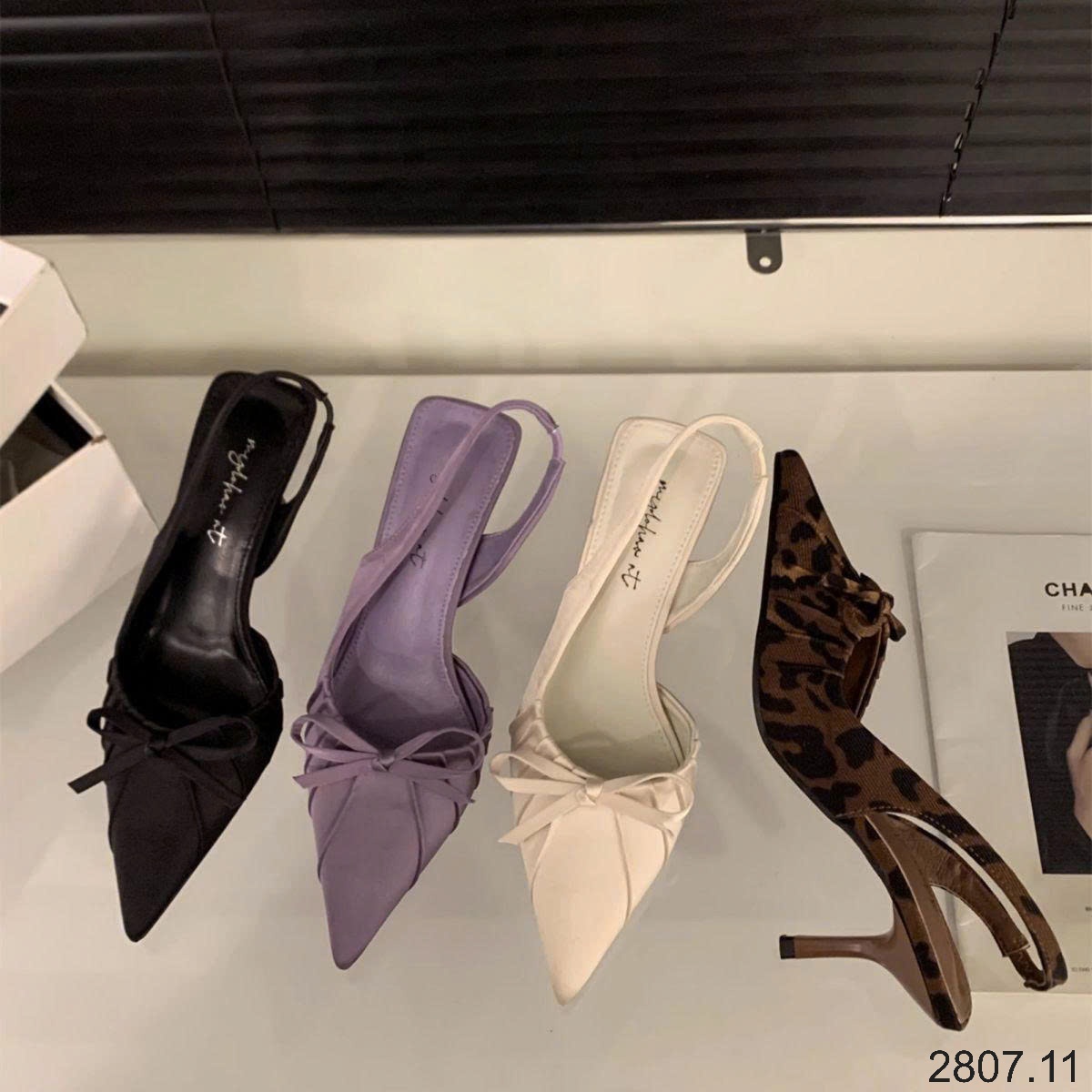 25HA2807.11 - GIÀY SANDAL CAO GÓT MŨI NHỌN ĐÍNH NƠ