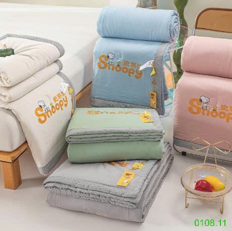 25HA0108.11 - CHĂN SNOOPY