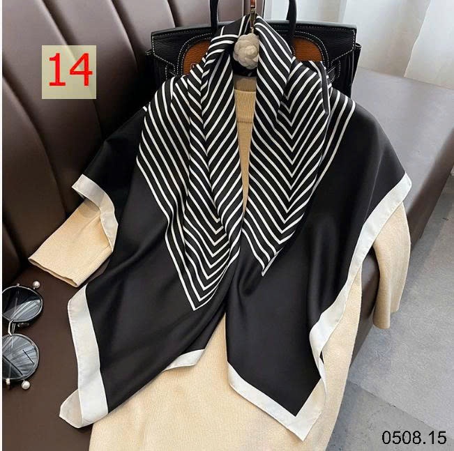 25HA0508.15 - SET 2 KHĂN LỤA VUÔNG QUÀNG CỔ