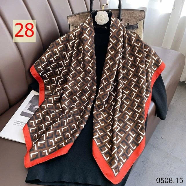 25HA0508.15 - SET 2 KHĂN LỤA VUÔNG QUÀNG CỔ