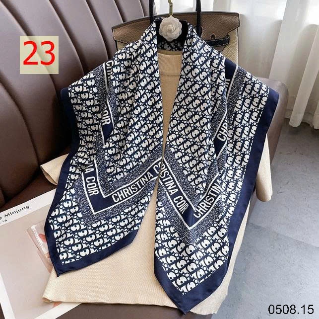 25HA0508.15 - SET 2 KHĂN LỤA VUÔNG QUÀNG CỔ