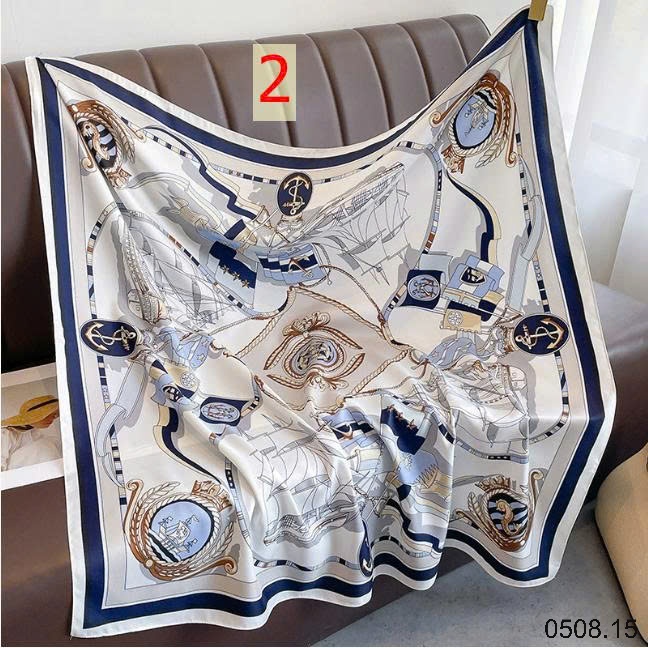 25HA0508.15 - SET 2 KHĂN LỤA VUÔNG QUÀNG CỔ