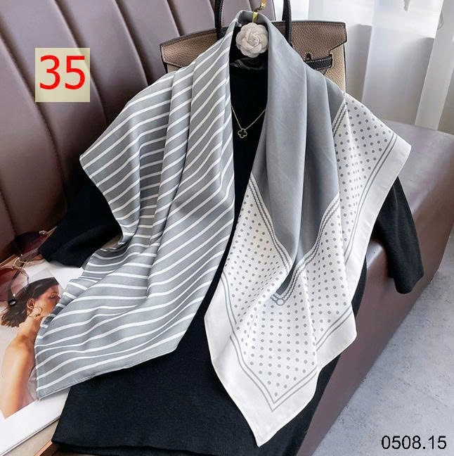 25HA0508.15 - SET 2 KHĂN LỤA VUÔNG QUÀNG CỔ