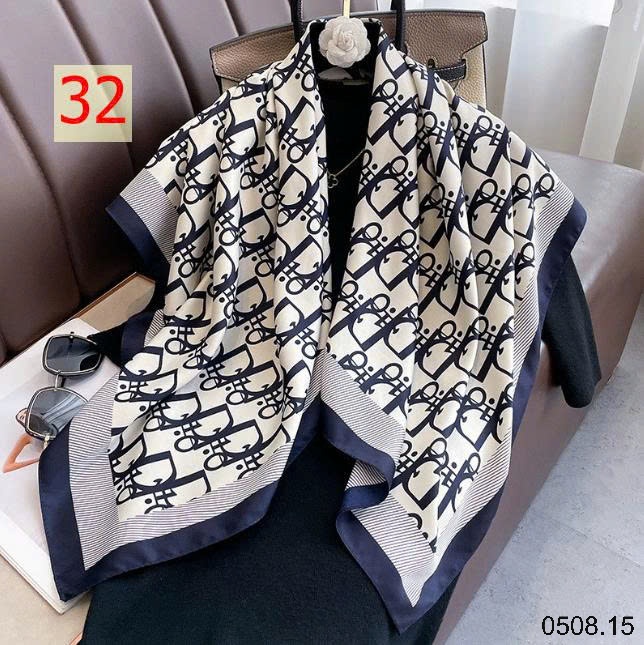 25HA0508.15 - SET 2 KHĂN LỤA VUÔNG QUÀNG CỔ