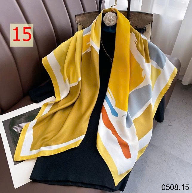 25HA0508.15 - SET 2 KHĂN LỤA VUÔNG QUÀNG CỔ