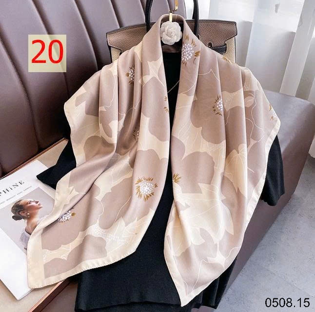 25HA0508.15 - SET 2 KHĂN LỤA VUÔNG QUÀNG CỔ